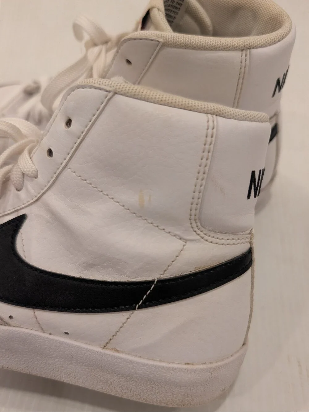 NIKE Blazer Mid 77 Vintage White High-Top Sneakers with Black Swoosh Youth Size7